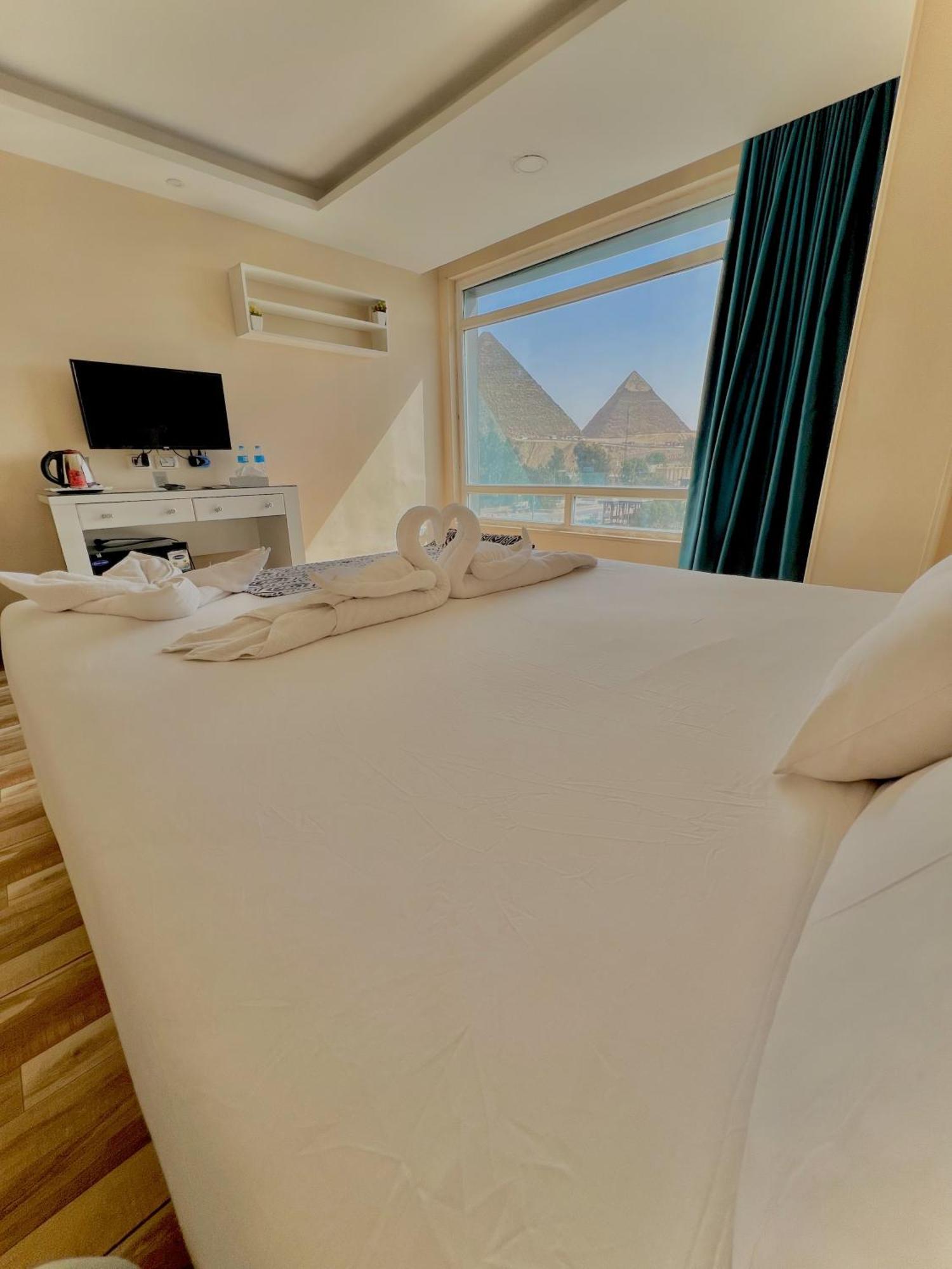 Turquoise Pyramids & Grand Egyptian Museum View Hotel Kafrat al Jabal ภายนอก รูปภาพ