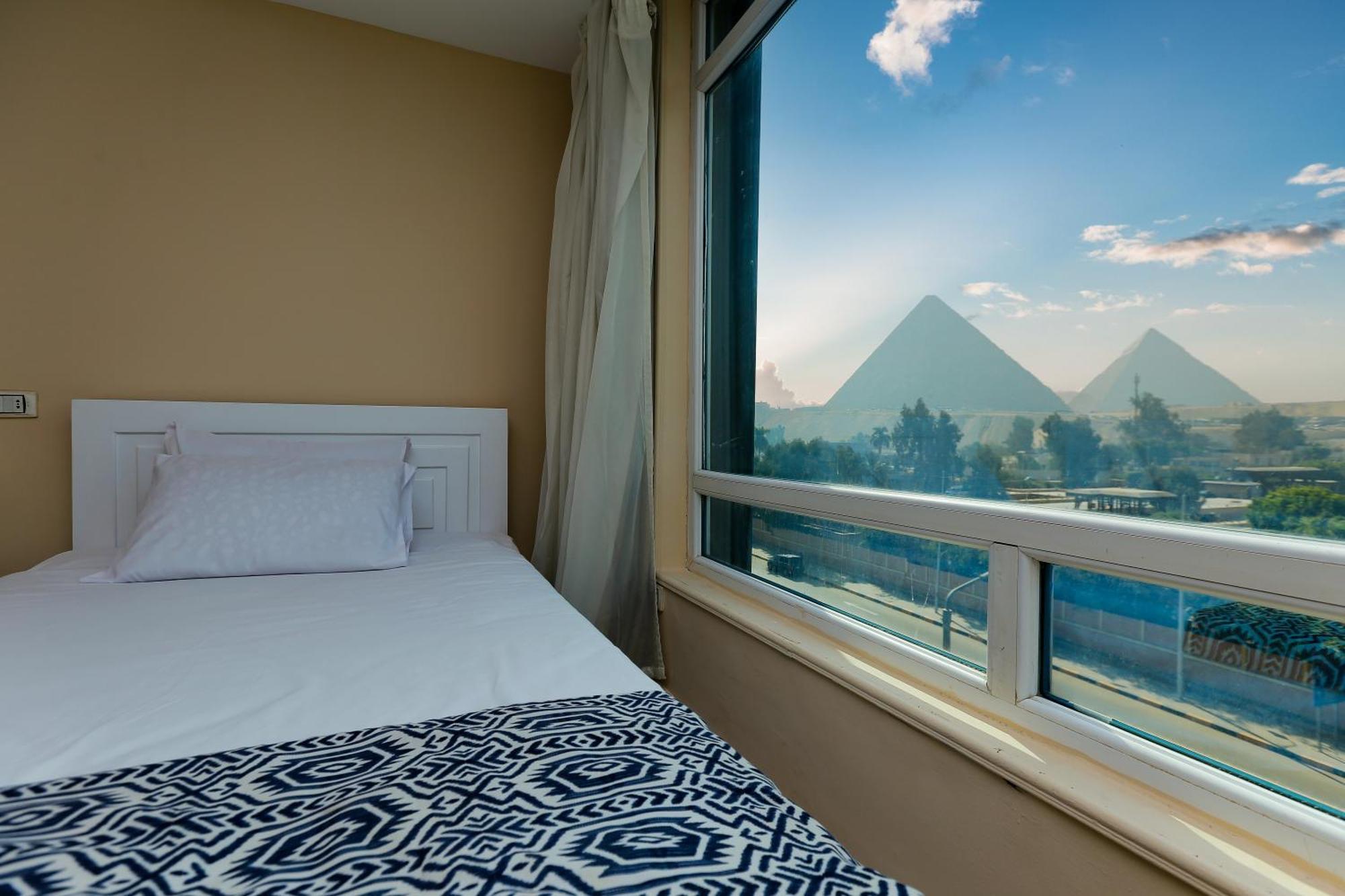 Turquoise Pyramids & Grand Egyptian Museum View Hotel Kafrat al Jabal ภายนอก รูปภาพ